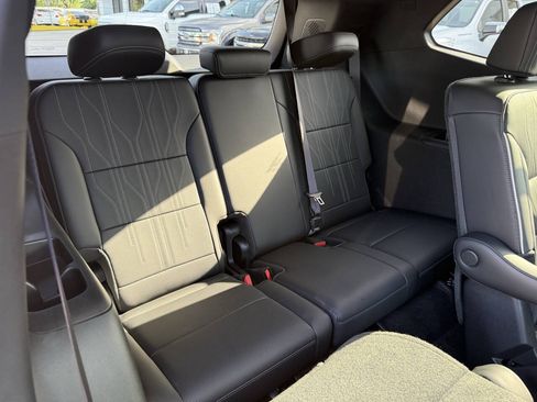 Used 2025 Buick Enclave Avenir w/ Super Cruise Package FWD image 17