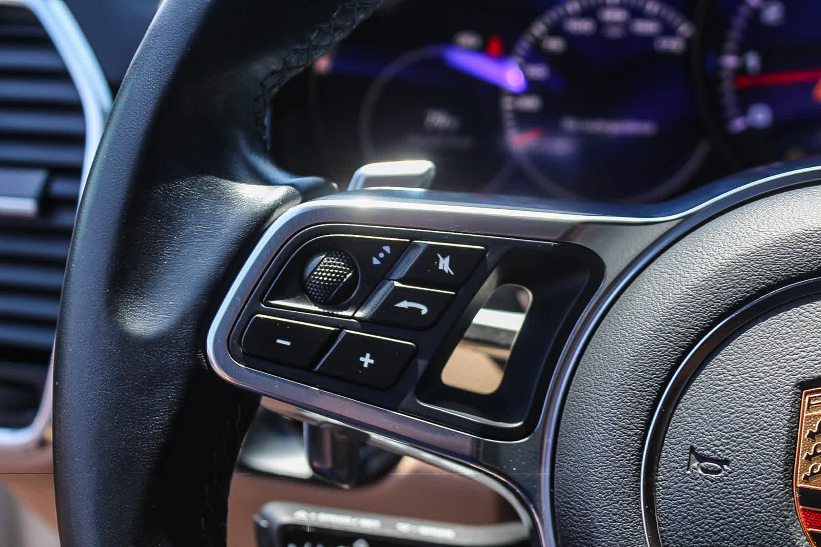 Used 2023 Porsche Cayenne Platinum Edition AWD/4WD image 22