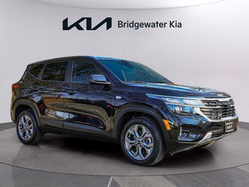 Certified 2024 Kia Seltos LX image 1