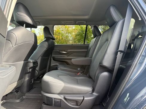 Certified 2024 Toyota Grand Highlander AWD image 16