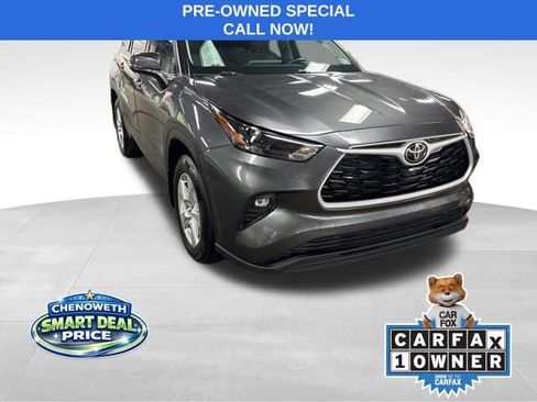 Used 2022 Toyota Highlander LE AWD/4WD image 1