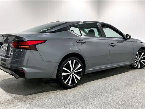 Used 2021 Nissan Altima 2.5 SR w/ SR Premium Package image 5