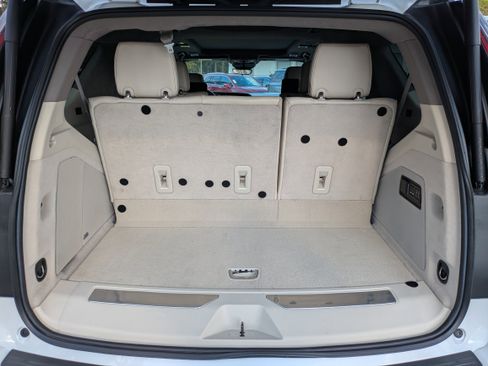 Used 2022 Cadillac Escalade Premium Luxury Platinum image 37