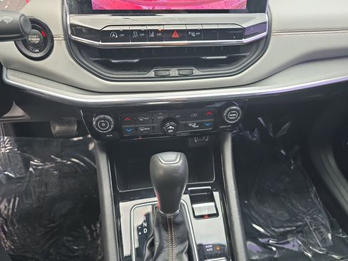 Used 2022 Jeep Compass Limited image 30