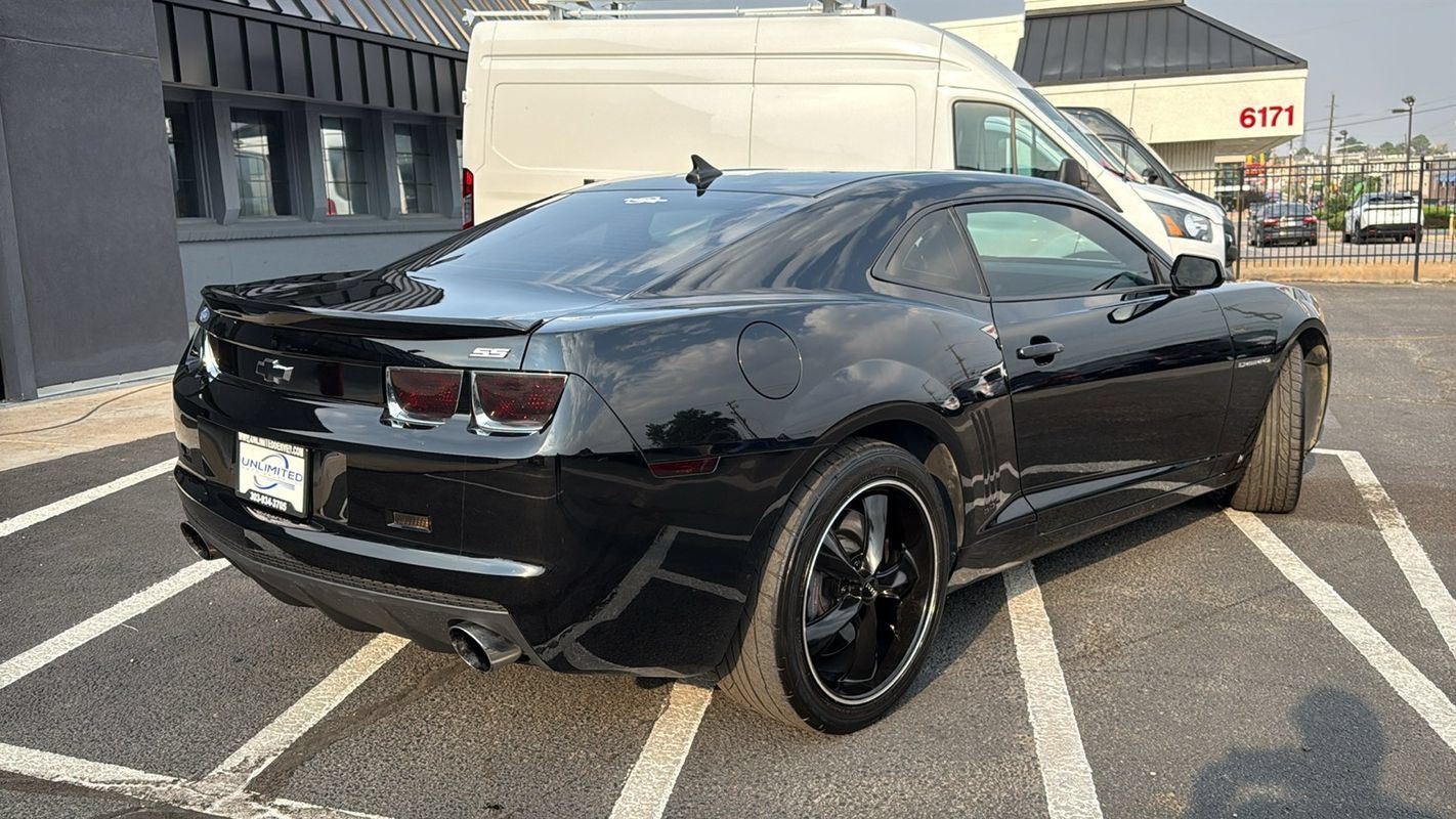 Used 2010 Chevrolet Camaro SS RWD image 3