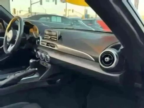 Used 2018 FIAT 124 Spider Classica RWD image 22