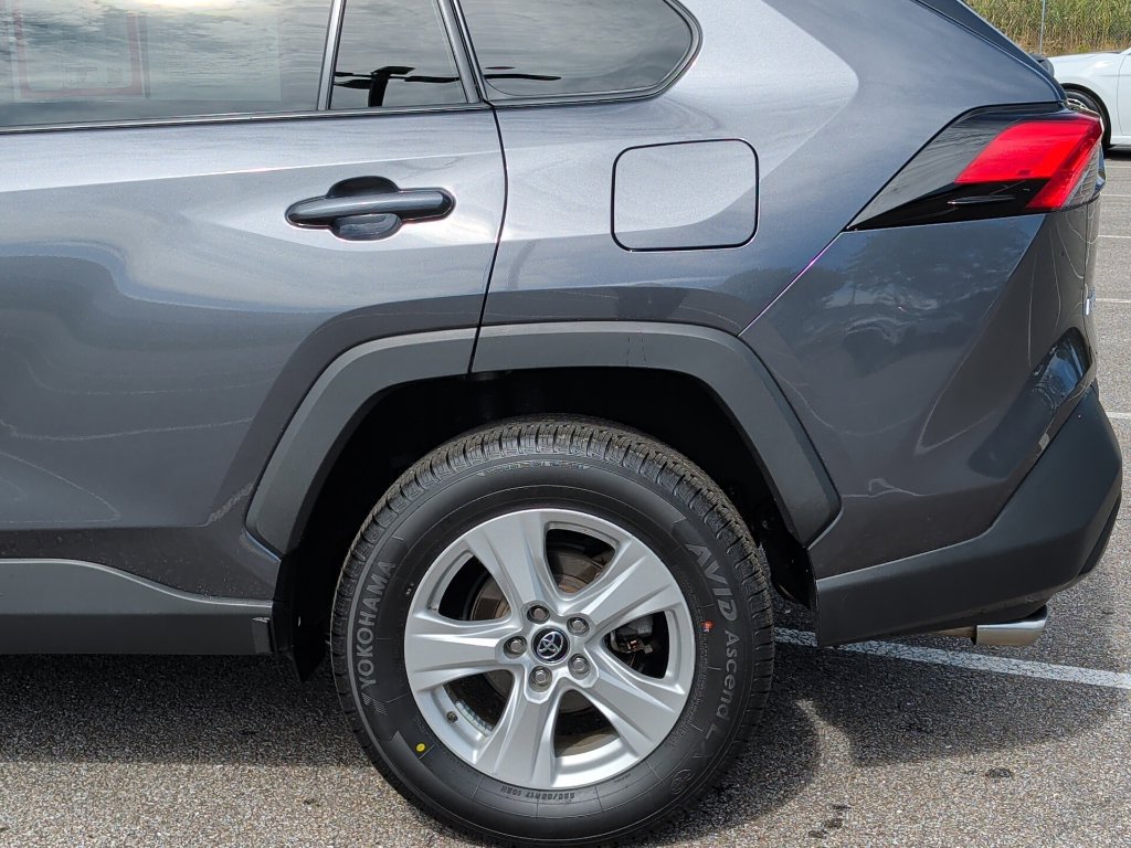 Certified 2021 Toyota RAV4 XLE w/ Convenience Package AWD/4WD image 5