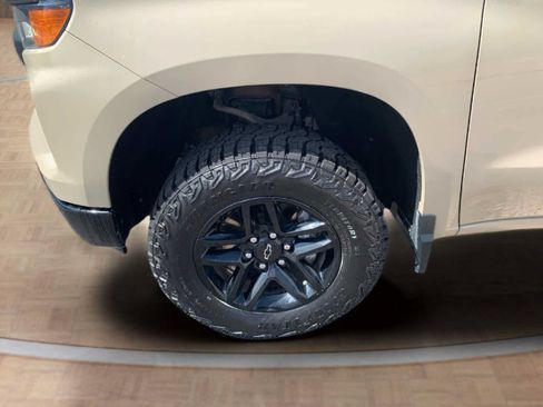 Used 2022 Chevrolet Silverado 1500 Custom Trail Boss AWD/4WD image 31