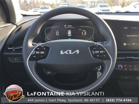 Certified 2025 Kia Niro LX image 29