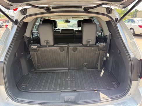 Used 2018 Nissan Pathfinder Platinum FWD image 12