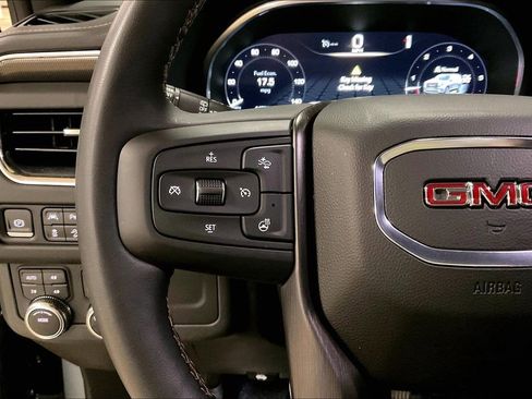 Used 2023 GMC Yukon AT4 w/ Technology Package AWD/4WD image 17