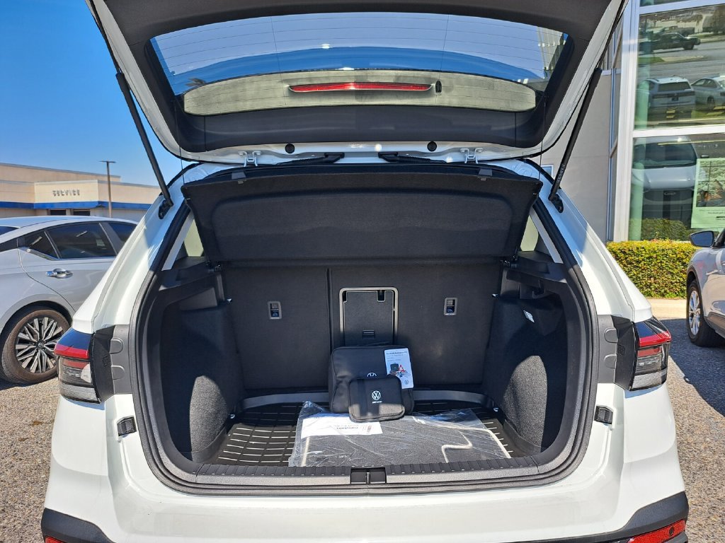 New 2026 Volkswagen Taos SE FWD image 26