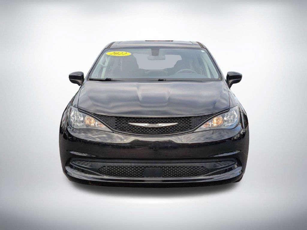 Used 2022 Chrysler Voyager LX FWD image 9
