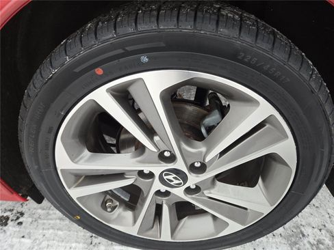 Used 2017 Hyundai Elantra Limited image 24