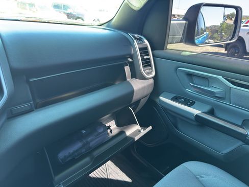 Used 2023 RAM 1500 Big Horn AWD/4WD image 30