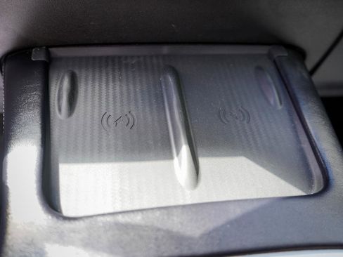 Used 2022 Tesla Model Y Long Range image 16