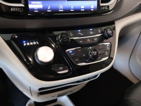 Used 2022 Chrysler Pacifica Touring-L FWD image 8