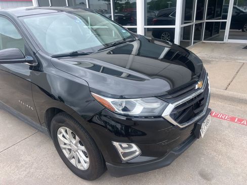Used 2018 Chevrolet Equinox LT image 3