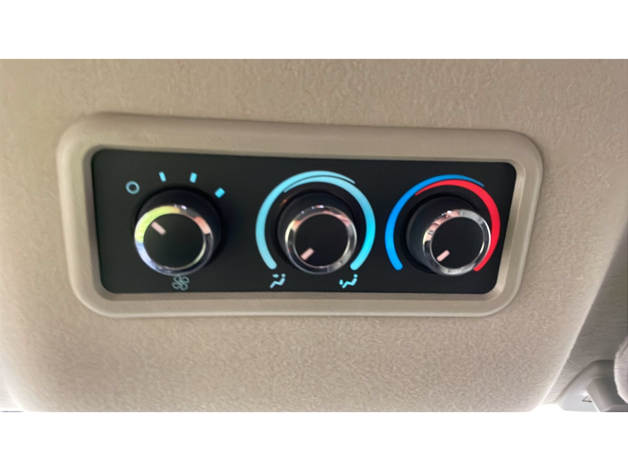Used 2025 Chevrolet Express 3500 LT w/ LT Preferred Equipment Group RWD image 12