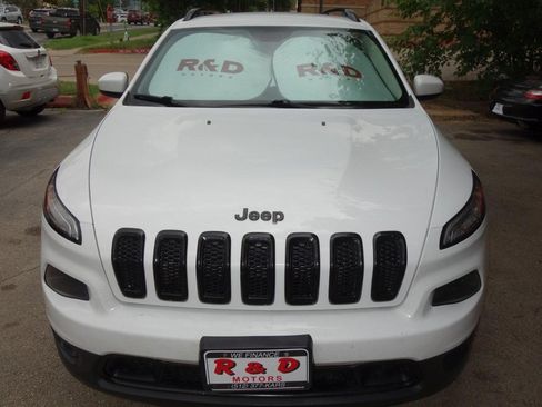 Used 2018 Jeep Cherokee Latitude w/ Altitude Package AWD/4WD image 2