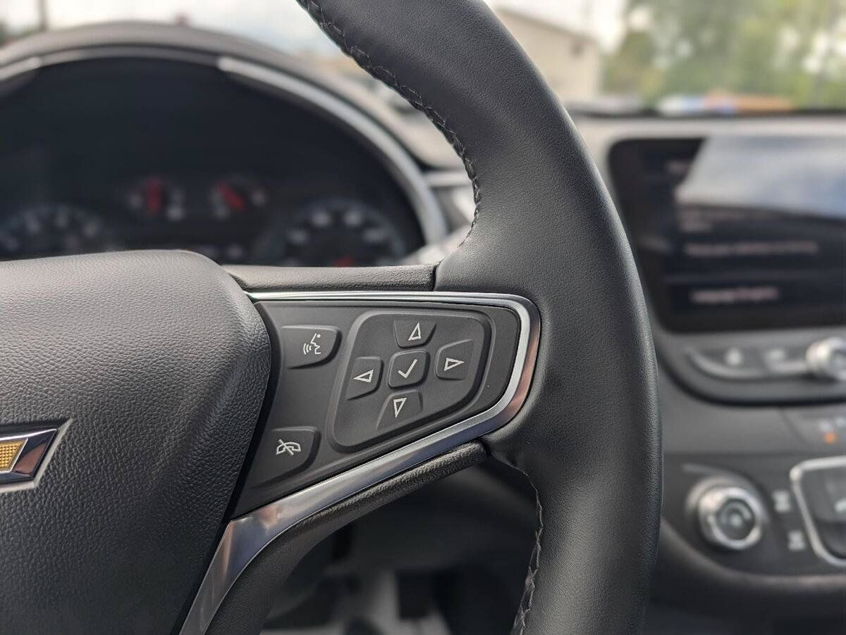 Used 2025 Chevrolet Malibu RS FWD image 23