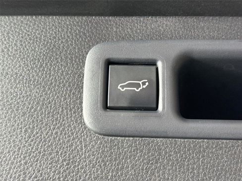 Used 2024 Toyota Highlander LE image 36