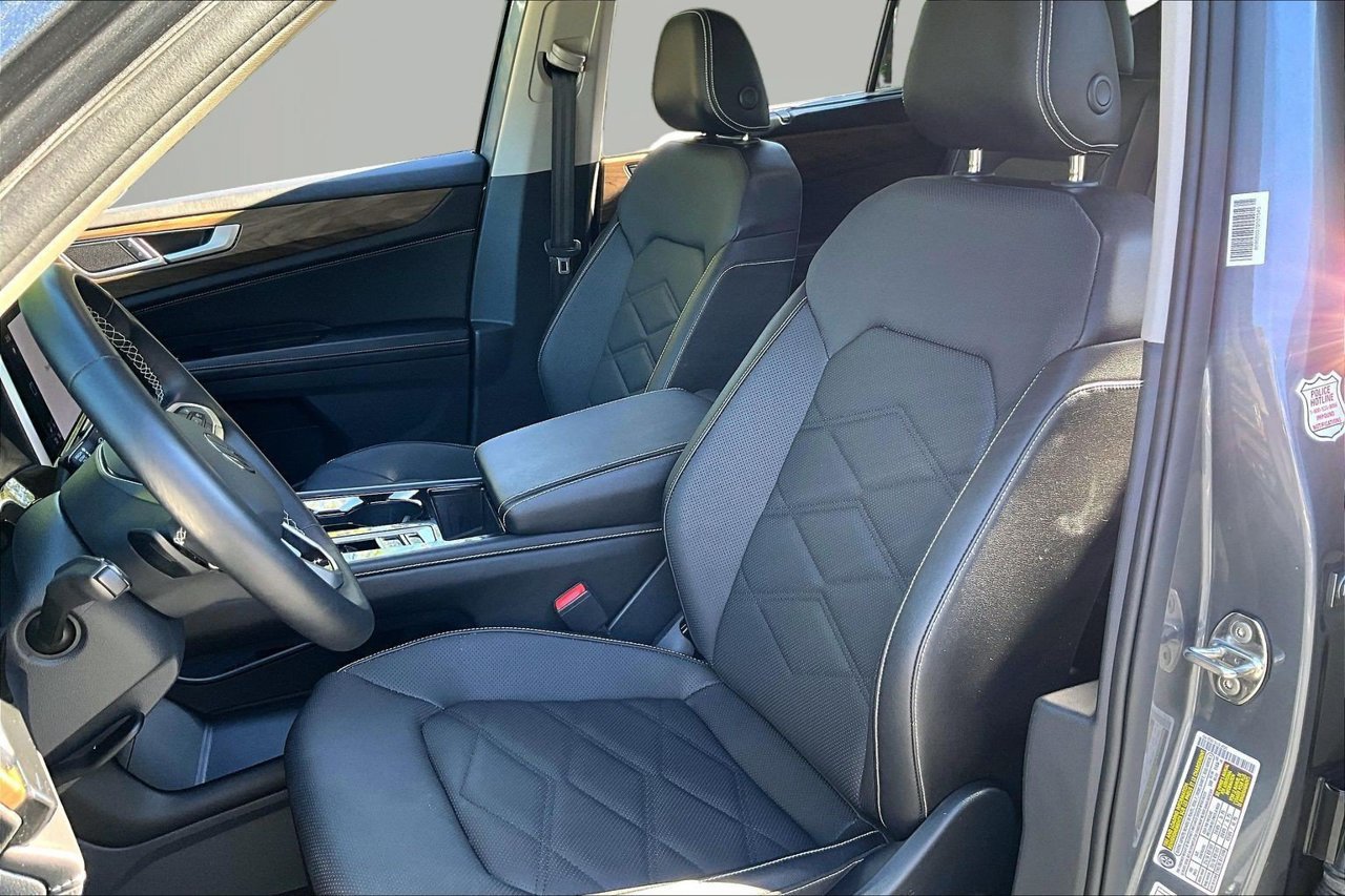 Used 2025 Volkswagen Atlas SE FWD image 20