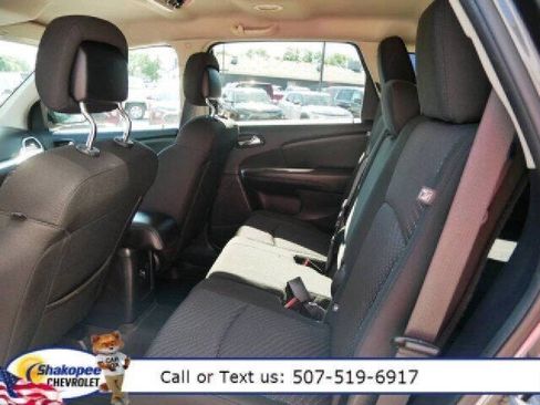 Used 2019 Dodge Journey SE image 9