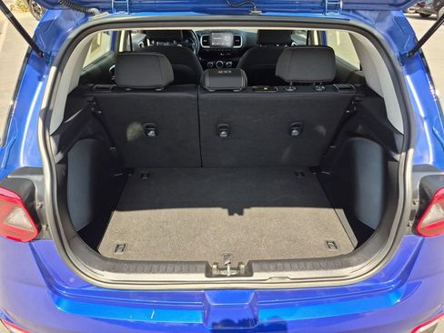 Used 2025 Hyundai Venue SEL FWD image 29