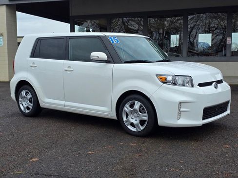 Used 2015 Scion xB image 24