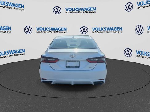Used 2021 Toyota Camry SE FWD image 7
