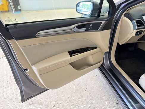 Used 2014 Ford Fusion SE image 21