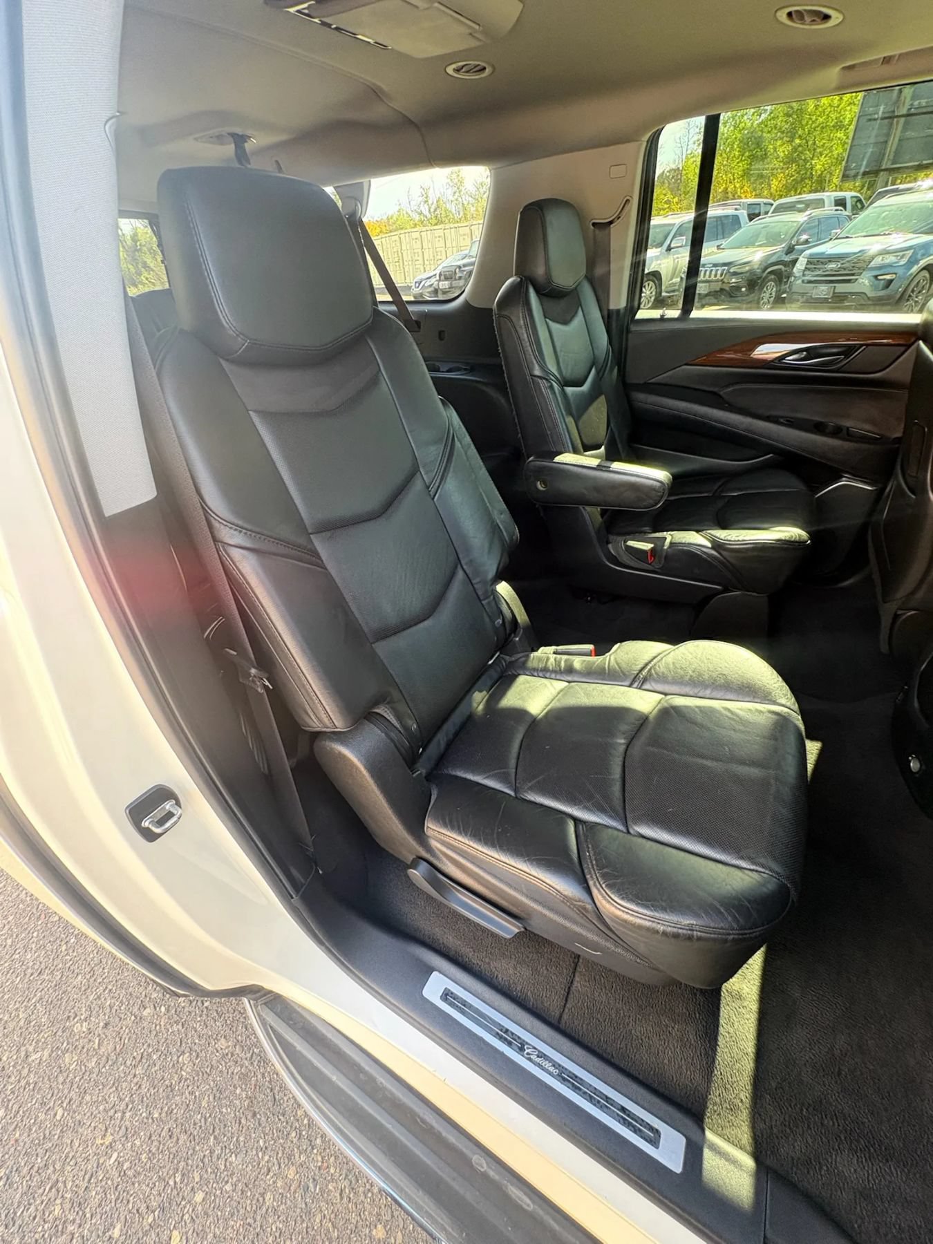Used 2015 Cadillac Escalade ESV Luxury AWD/4WD image 37