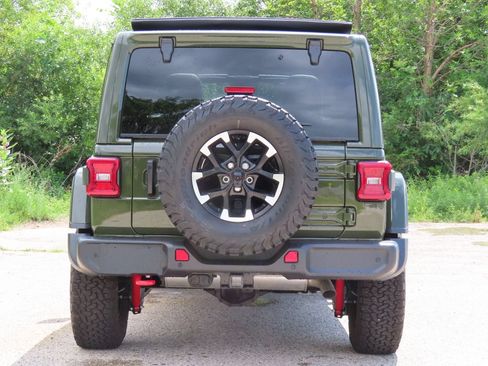 Used 2024 Jeep Wrangler Unlimited Rubicon w/ Technology Group AWD/4WD image 15
