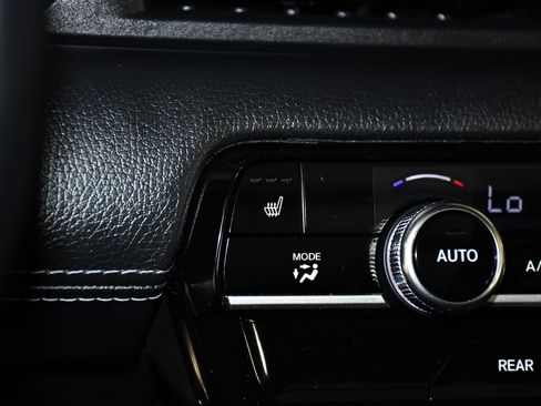 Used 2025 Honda Pilot Touring image 29