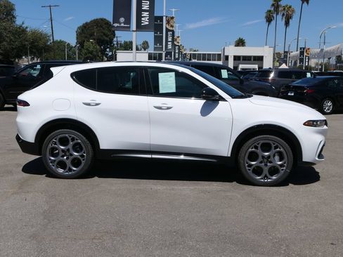 Used 2025 Alfa Romeo Tonale w/ Premium Package AWD/4WD image 2