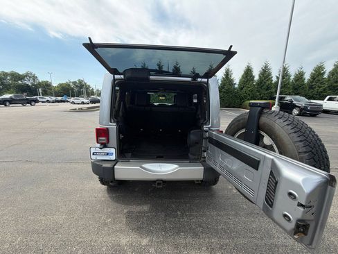 Used 2013 Jeep Wrangler Unlimited Sahara w/ Dual Top Group AWD/4WD image 22