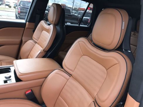 Used 2025 Lincoln Aviator Black Label image 11