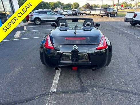 Used 2014 Nissan 370Z Touring RWD image 5