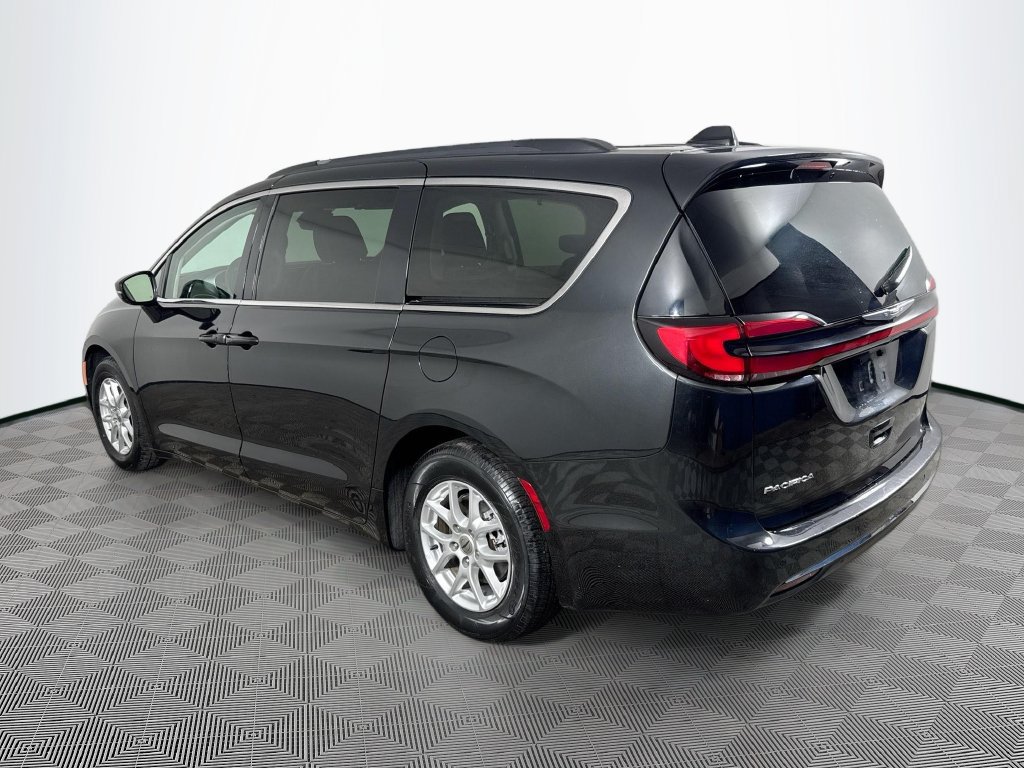 Used 2022 Chrysler Pacifica Touring-L FWD image 5