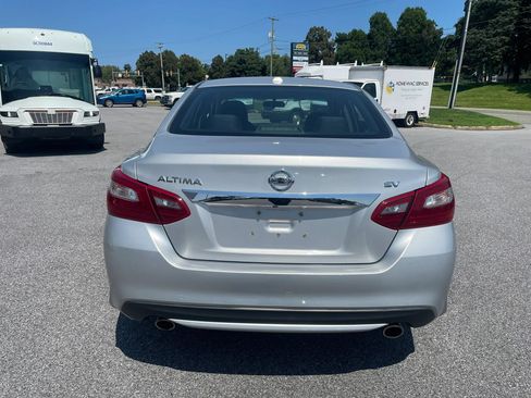 Used 2018 Nissan Altima 2.5 SV FWD image 12