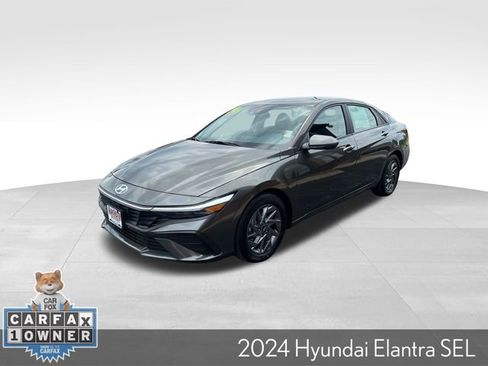 Used 2024 Hyundai Elantra SEL FWD image 4