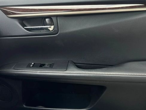 Used 2013 Lexus ES 350 w/ Luxury Pkg FWD image 48