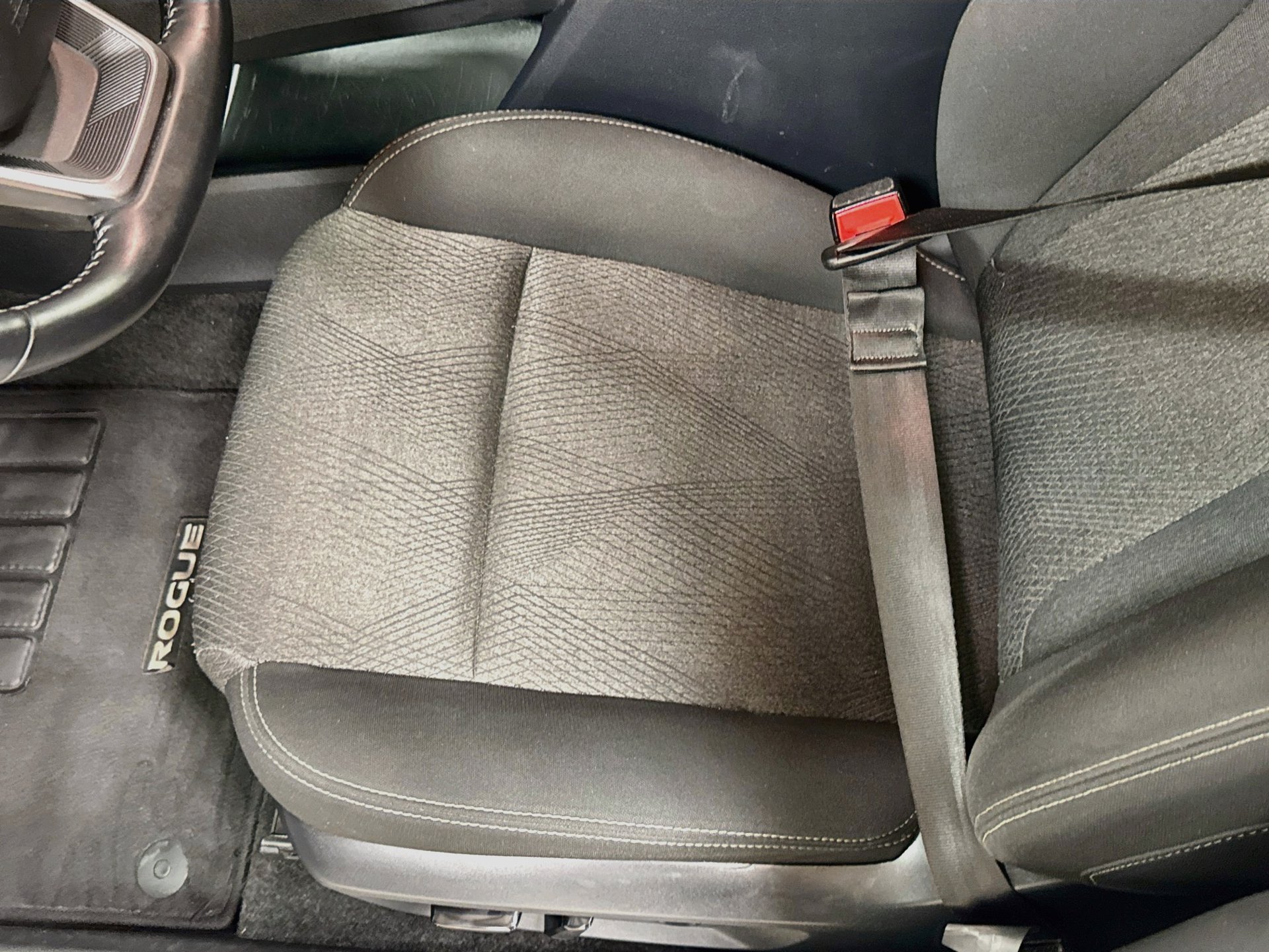 Used 2025 Nissan Rogue SV FWD image 18