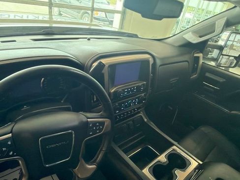 Used 2017 GMC Sierra 2500 Denali w/ Duramax Plus Package AWD/4WD image 14
