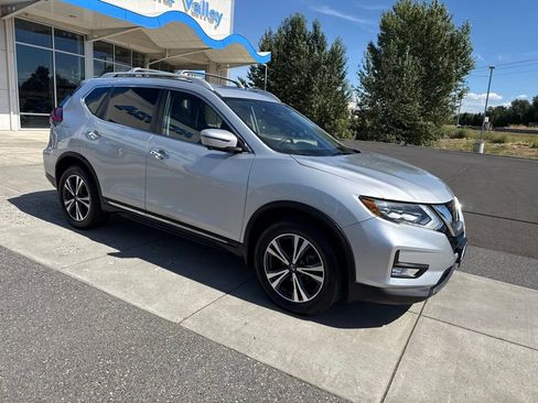Used 2017 Nissan Rogue SL w/ SL Premium Package AWD/4WD image 2