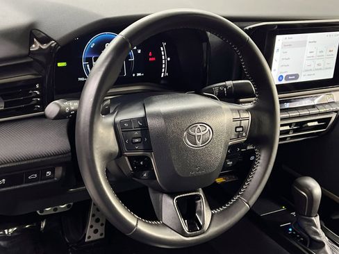 Used 2025 Toyota Camry SE image 20