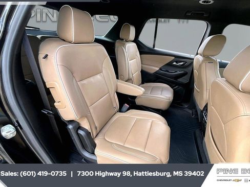 Used 2022 Chevrolet Traverse Premier FWD image 20