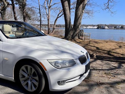 Used 2011 BMW 328i Convertible image 9