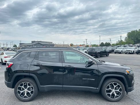 Used 2024 Jeep Compass Limited AWD/4WD image 12